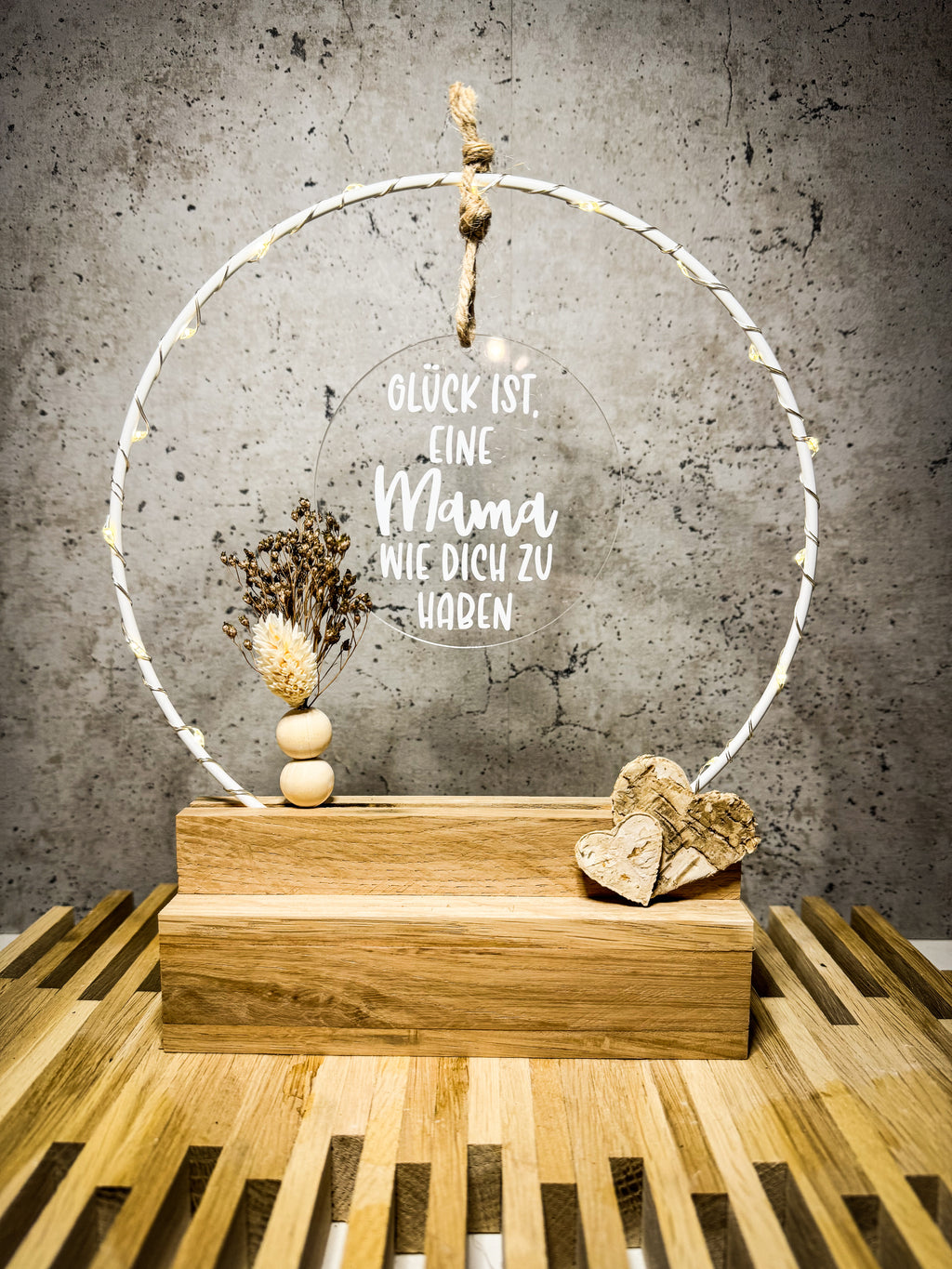 Geschenk für Mama und Papa - Handgefertigter Tischbogen 'Glück ist eine Mama/einen Papa wie dich zu haben' mit Licht