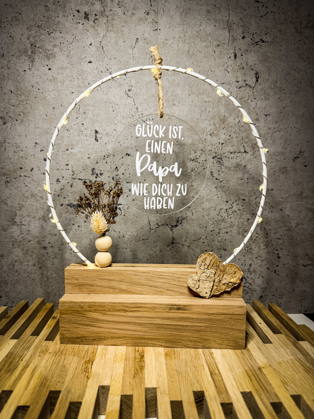 Geschenk für Mama und Papa - Handgefertigter Tischbogen 'Glück ist eine Mama/einen Papa wie dich zu haben' mit Licht