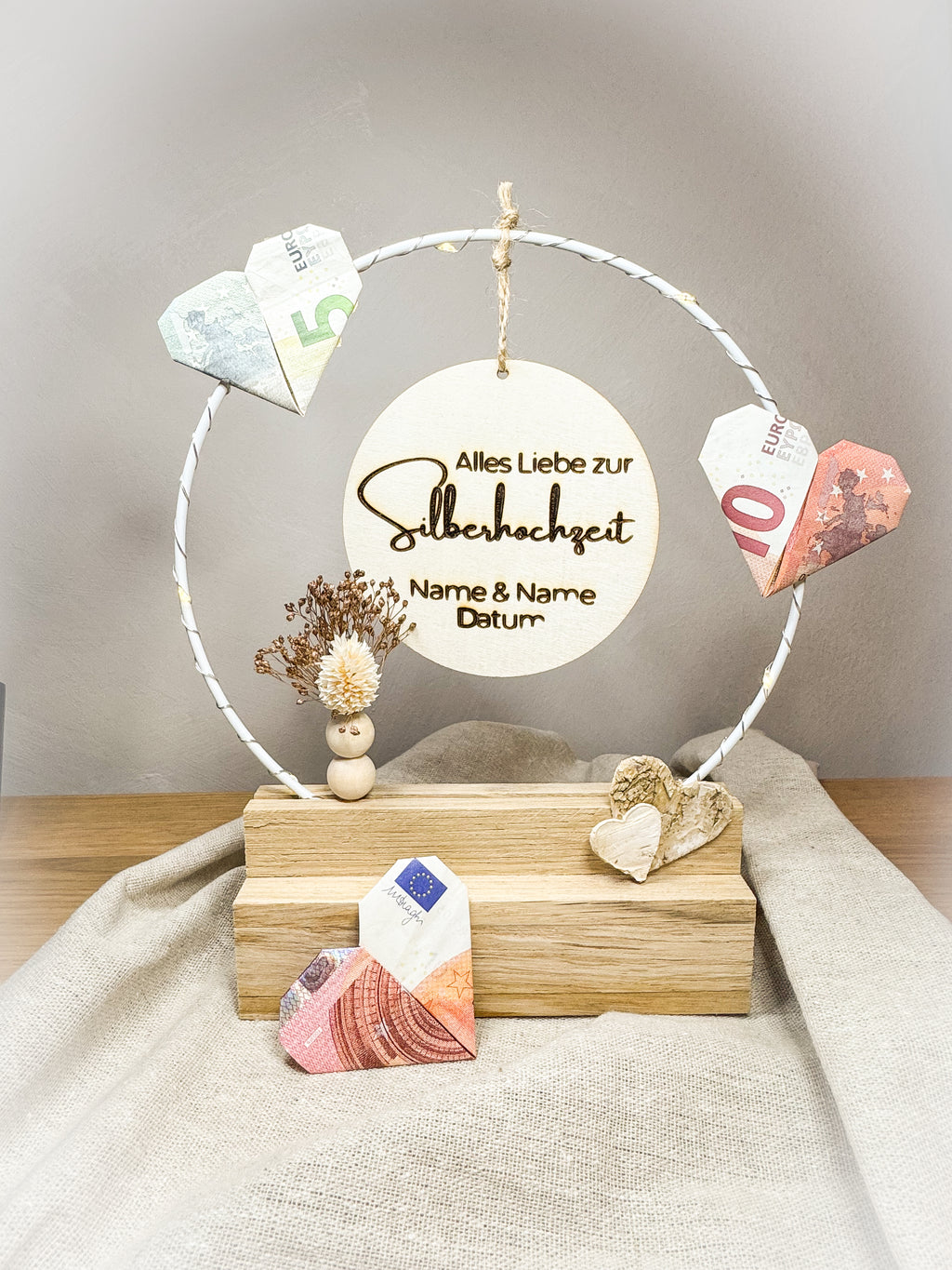 Geschenk zur Silberhochzeit - Handgefertigter Tischbogen zum 25. Hochzeitstag, personalisierbar mit Licht