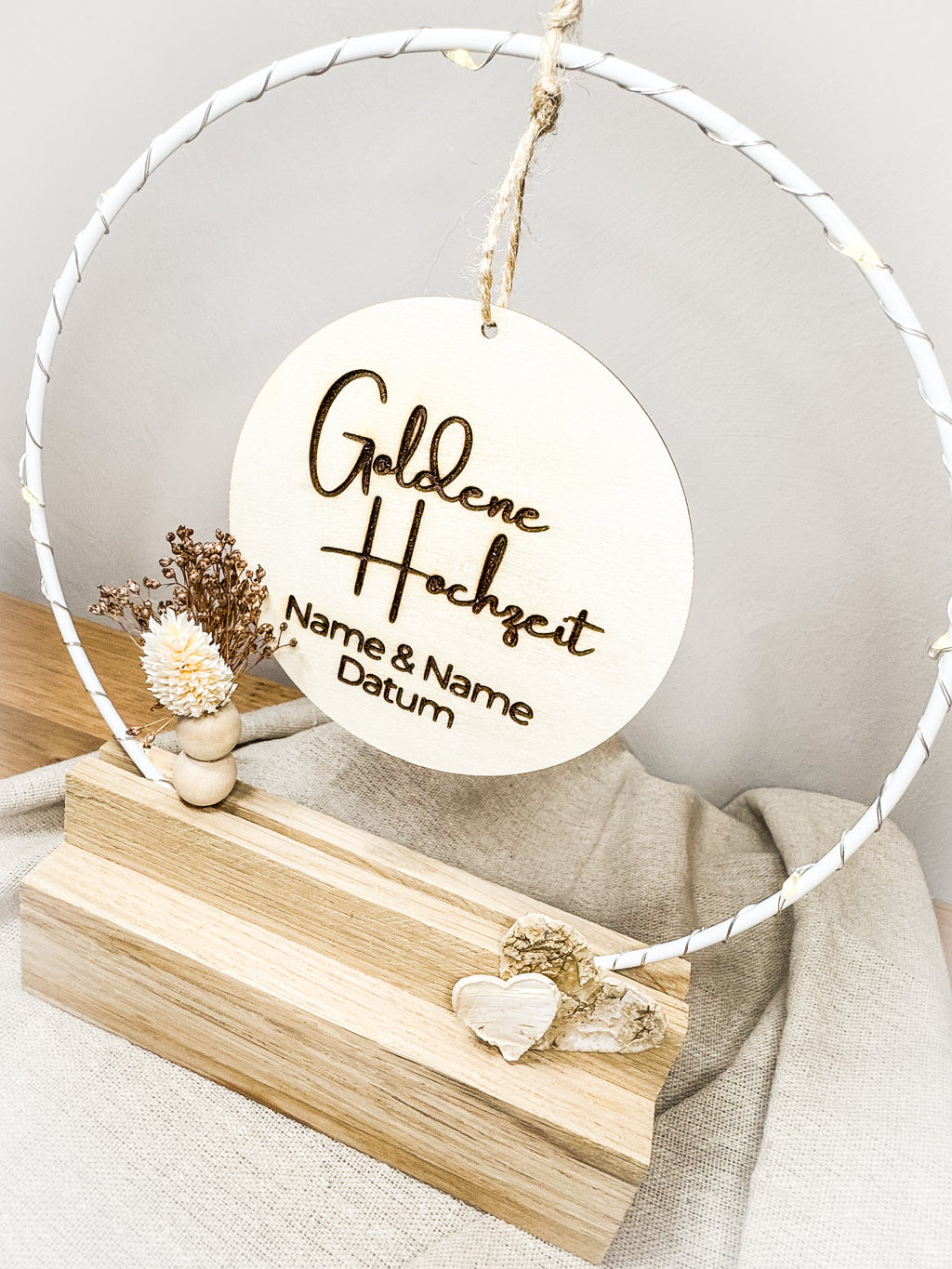 Personalisiertes Geschenk zur Goldenen Hochzeit - Handgefertigter Tischbogen mit Gravur & Licht
