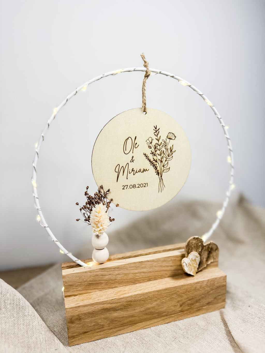 Personalisierter Hochzeitsbogen - Handgefertigtes Geschenk zur Hochzeit & Verlobung mit Namen