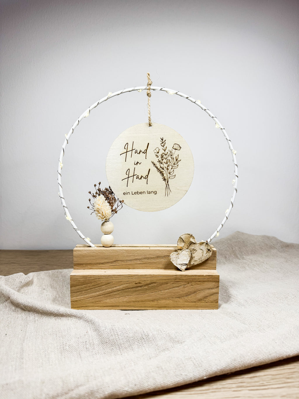 Hand in Hand ein Leben lang - Handgefertigter Tischbogen zur Hochzeit & Verlobung mit Licht