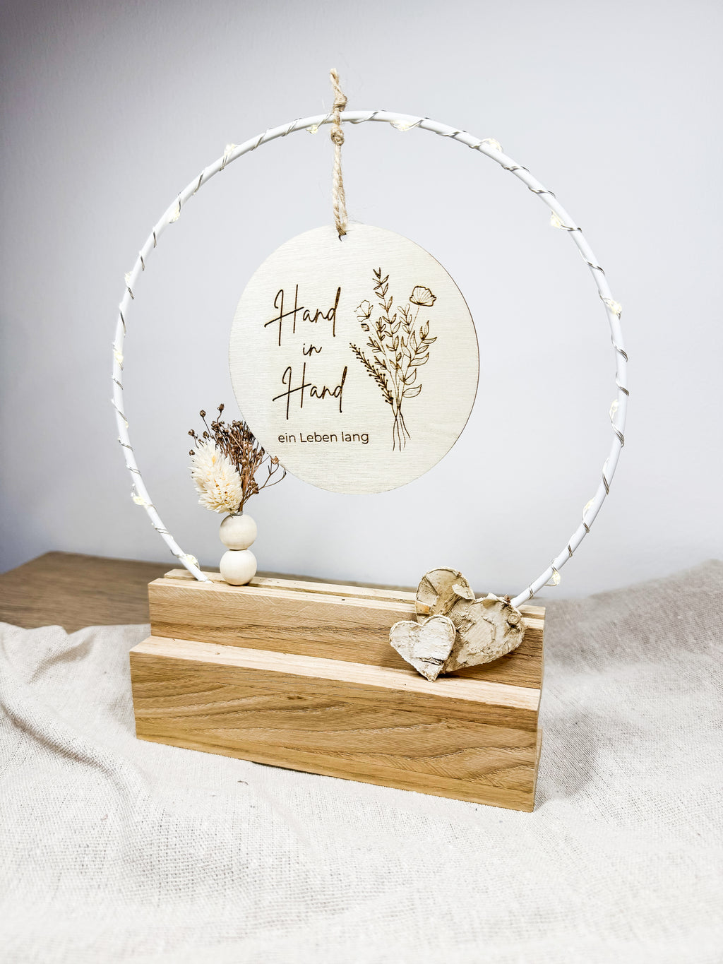 Hand in Hand ein Leben lang - Handgefertigter Tischbogen zur Hochzeit & Verlobung mit Licht