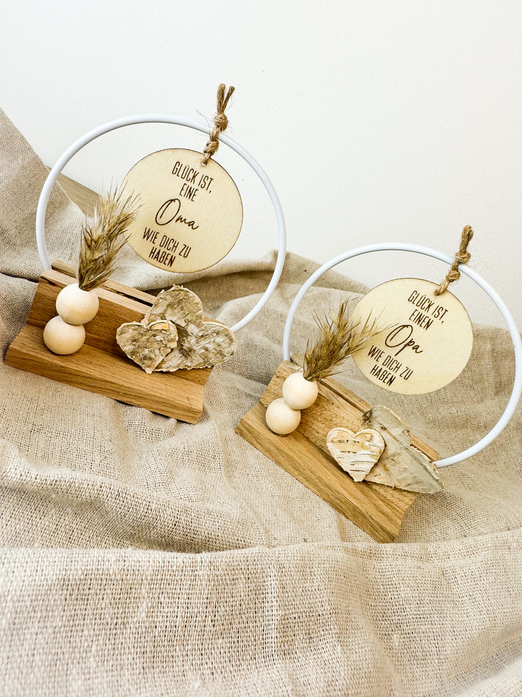 Geschenk für Oma und Opa - Handgefertigte Holzdeko 'Glück ist eine Oma/einen Opa wie dich zu haben'