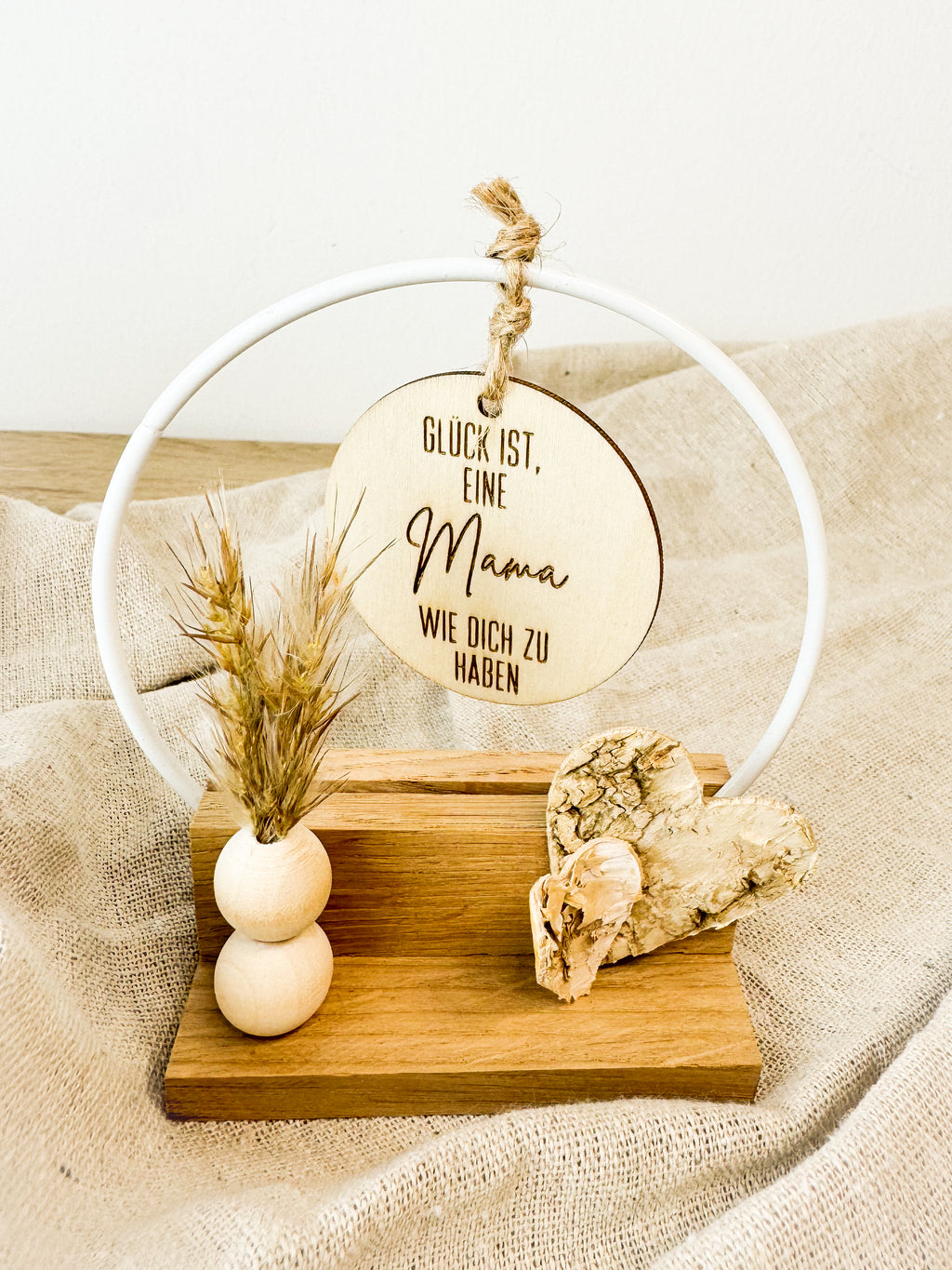 Geschenk für Mama und Papa - Handgefertigte Holzdeko 'Glück ist eine Mama/einen Papa wie dich zu haben'